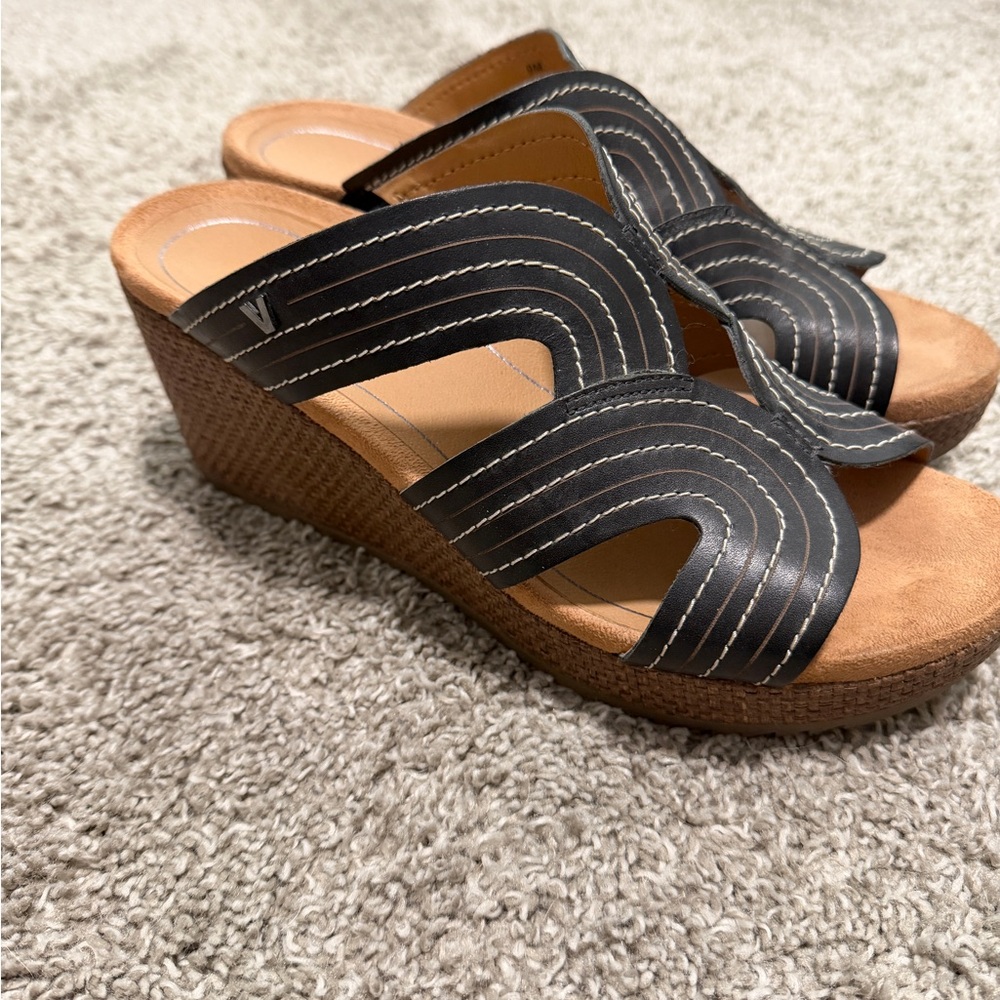 Vionic size 9 wedges worn once